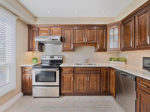 28 Kincaid Crt, Brampton, ON - Indoor Photo Showing Kitchen With Stainless Steel Kitchen With Double Sink