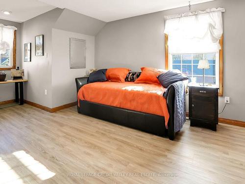 305 Cherrywood Ave, Fort Erie, ON - Indoor Photo Showing Bedroom