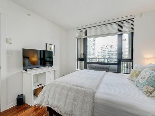 710-751 Fairfield Rd, Victoria, BC - Indoor Photo Showing Bedroom