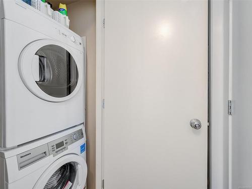 710-751 Fairfield Rd, Victoria, BC - Indoor Photo Showing Laundry Room