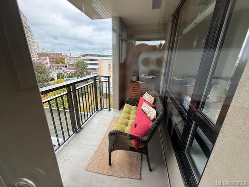 710-751 Fairfield Rd, Victoria, BC - Outdoor With Balcony With Exterior