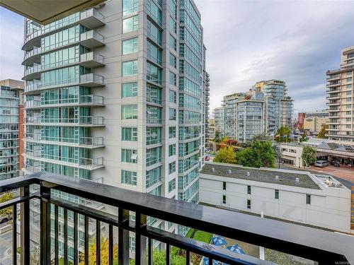 710-751 Fairfield Rd, Victoria, BC - Outdoor With Balcony With Facade