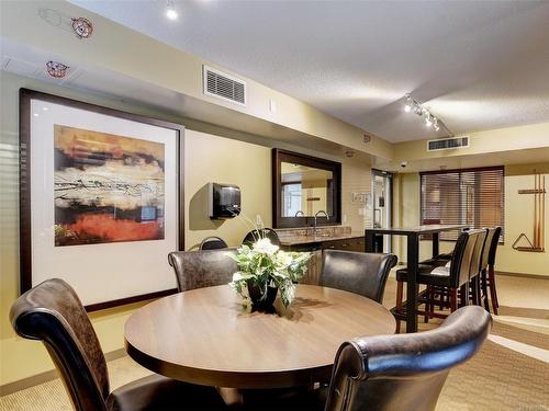 710-751 Fairfield Rd, Victoria, BC - Indoor Photo Showing Dining Room