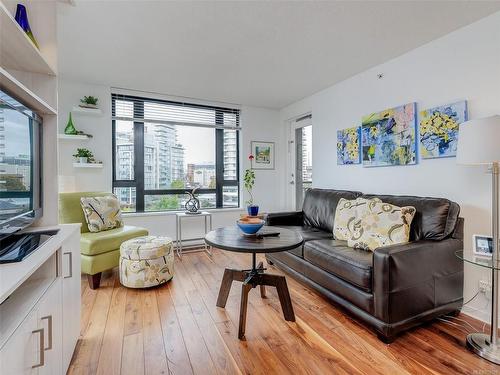 710-751 Fairfield Rd, Victoria, BC - Indoor Photo Showing Living Room