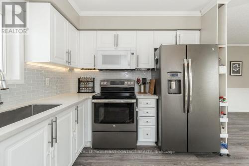 25 Truax Crescent, Essa, ON - Indoor Photo Showing Kitchen With Upgraded Kitchen