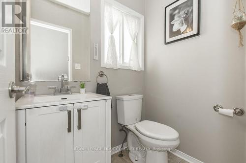 25 Truax Crescent, Essa, ON - Indoor Photo Showing Bathroom