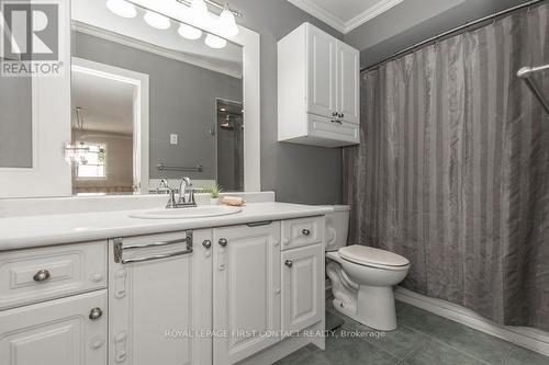 25 Truax Crescent, Essa, ON - Indoor Photo Showing Bathroom