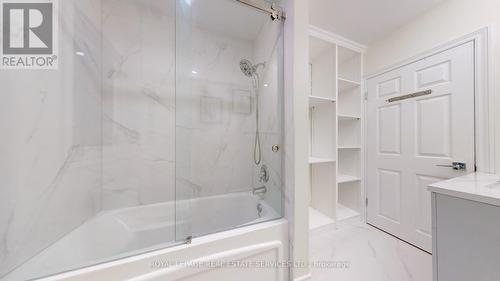 1142 Garden Road, Mississauga, ON - Indoor Photo Showing Bathroom