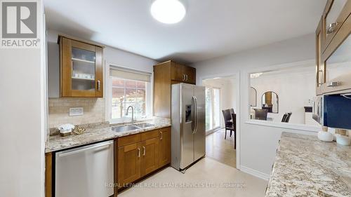 1142 Garden Road, Mississauga, ON - Indoor Photo Showing Kitchen With Double Sink