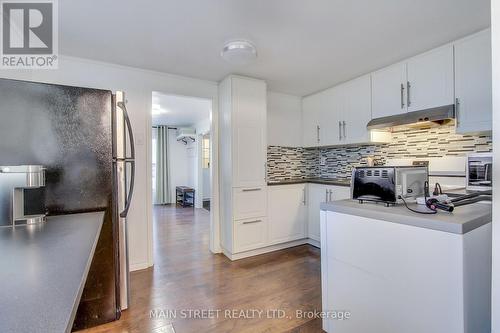 19 Beaucourt Road E, Hamilton, ON - Indoor Photo Showing Kitchen