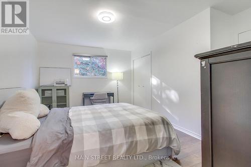 19 Beaucourt Road E, Hamilton, ON - Indoor Photo Showing Bedroom