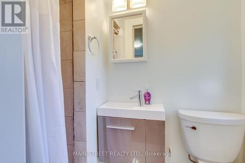 19 Beaucourt Road E, Hamilton, ON - Indoor Photo Showing Bathroom