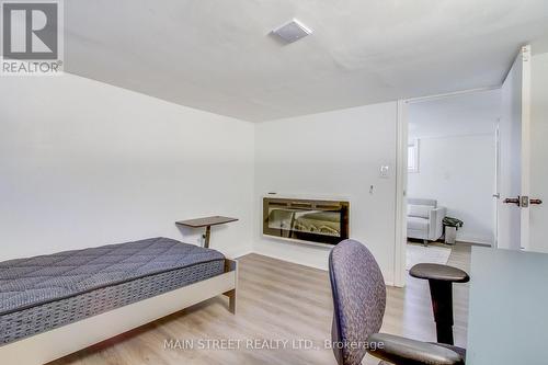 19 Beaucourt Road E, Hamilton, ON - Indoor Photo Showing Bedroom