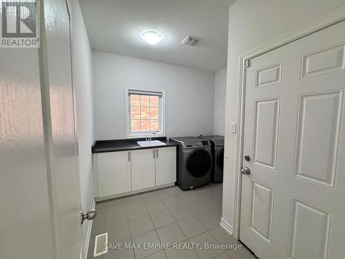 9 Sunset Way, Thorold, ON - Indoor Photo Showing Laundry Room