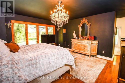 17 Highland Drive, Oro-Medonte, ON - Indoor Photo Showing Bedroom