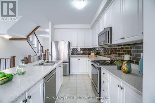 14 Faye Street, Brampton, ON - Indoor Photo Showing Kitchen With Stainless Steel Kitchen With Double Sink With Upgraded Kitchen