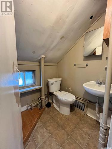 108 M Avenue S, Saskatoon, SK - Indoor Photo Showing Bathroom