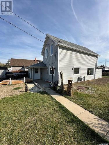 109 2Nd Street S, Cabri, SK - Outdoor