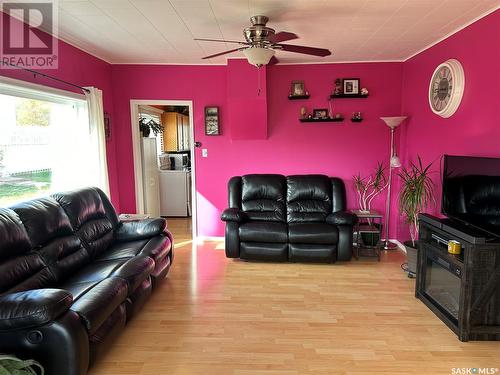 109 2Nd Street S, Cabri, SK - Indoor Photo Showing Living Room