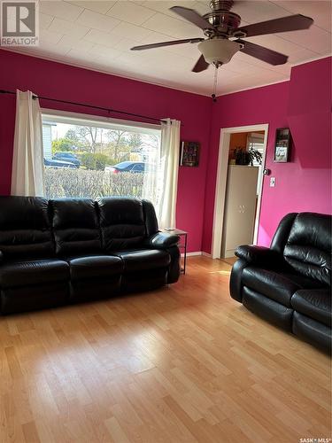 109 2Nd Street S, Cabri, SK - Indoor Photo Showing Living Room