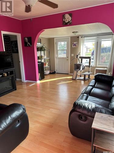 109 2Nd Street S, Cabri, SK - Indoor Photo Showing Living Room