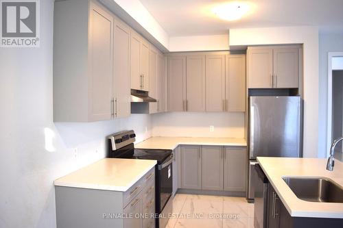 1060 Thompson Drive, Oshawa, ON - Indoor Photo Showing Kitchen