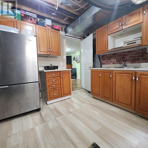 37 Foxtrot Drive, Hamilton, ON - Indoor Photo Showing Kitchen