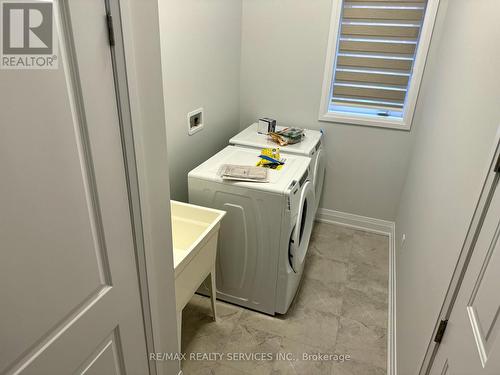 849 Knights Lane, Woodstock, ON - Indoor Photo Showing Laundry Room