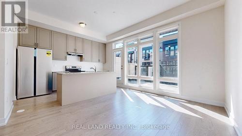 54 Ingersoll Lane, Richmond Hill, ON - Indoor Photo Showing Kitchen