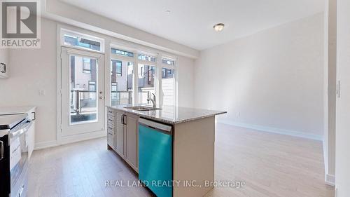 54 Ingersoll Lane, Richmond Hill, ON - Indoor Photo Showing Kitchen With Double Sink