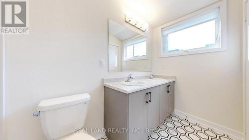 54 Ingersoll Lane, Richmond Hill, ON - Indoor Photo Showing Bathroom