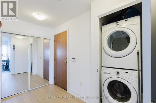 2122 - 30 Shore Breeze Drive, Toronto, ON - Indoor Photo Showing Laundry Room