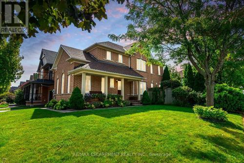 2352 Falling Green Drive, Oakville, ON - Outdoor With Facade