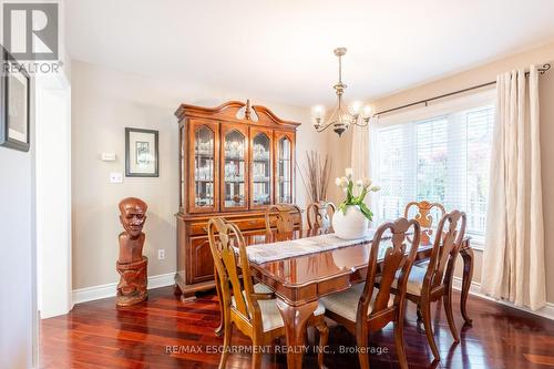 2352 Falling Green Drive, Oakville, ON - Indoor Photo Showing Dining Room