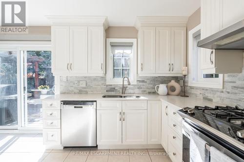 2352 Falling Green Drive, Oakville, ON - Indoor Photo Showing Kitchen With Double Sink