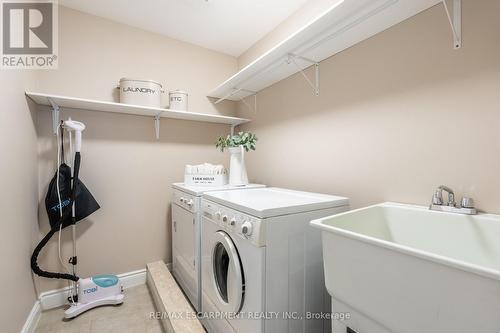 2352 Falling Green Drive, Oakville, ON - Indoor Photo Showing Laundry Room