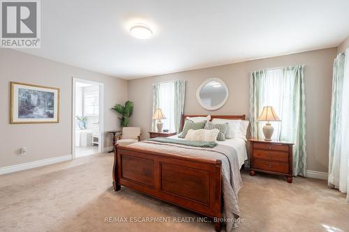 2352 Falling Green Drive, Oakville, ON - Indoor Photo Showing Bedroom