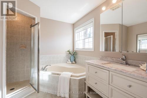 2352 Falling Green Drive, Oakville, ON - Indoor Photo Showing Bathroom