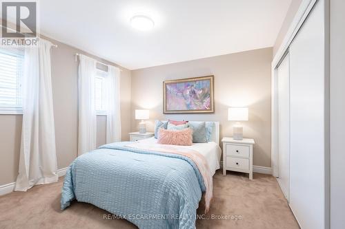 2352 Falling Green Drive, Oakville, ON - Indoor Photo Showing Bedroom