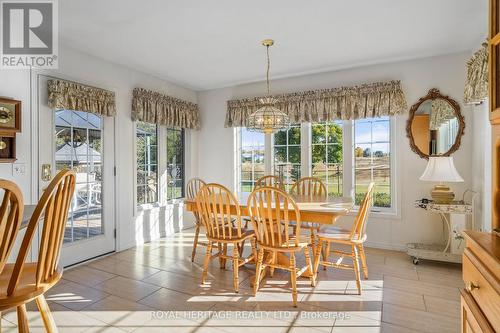 26 Back Bay Road, Galway-Cavendish And Harvey, ON - Indoor Photo Showing Dining Room