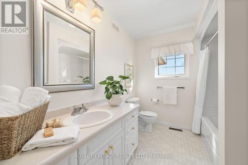 26 Back Bay Road, Galway-Cavendish And Harvey, ON - Indoor Photo Showing Bathroom