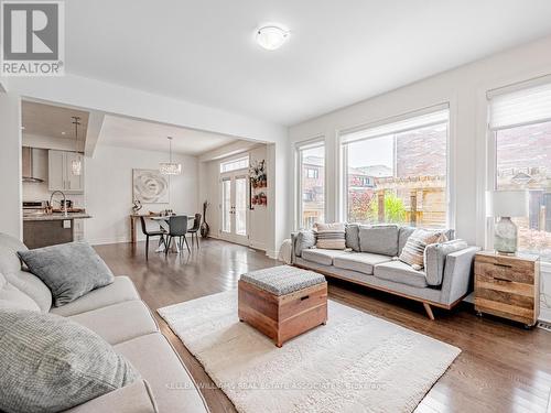 24 Elwin Road, Brampton, ON - Indoor Photo Showing Living Room