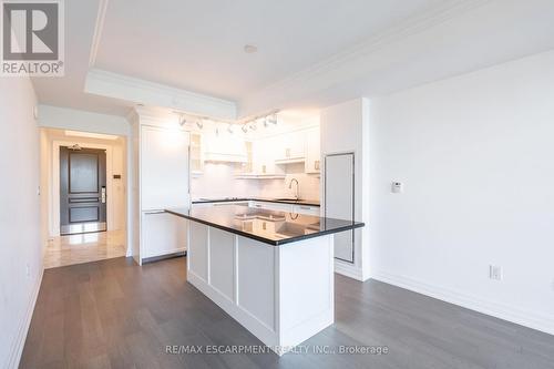 406 - 2060 Lakeshore Road, Burlington, ON - Indoor Photo Showing Kitchen