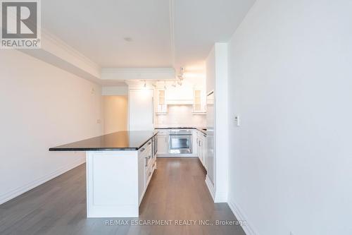 406 - 2060 Lakeshore Road, Burlington, ON - Indoor Photo Showing Kitchen