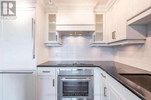 406 - 2060 Lakeshore Road, Burlington, ON - Indoor Photo Showing Kitchen