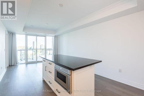 406 - 2060 Lakeshore Road, Burlington, ON - Indoor Photo Showing Kitchen