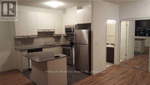 506 - 2910 Highway 7 Avenue W, Vaughan, ON - Indoor Photo Showing Kitchen