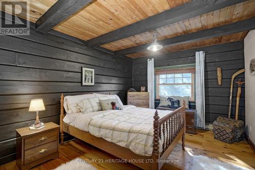 9126 Sideroad 27, Erin, ON - Indoor Photo Showing Bedroom