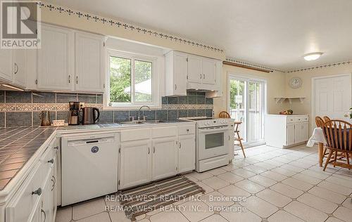 78 Dawnridge Trail, Brampton, ON - Indoor Photo Showing Kitchen With Double Sink