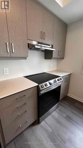 Th35 - 21 Honeycrisp Crescent, Vaughan, ON - Indoor Photo Showing Kitchen